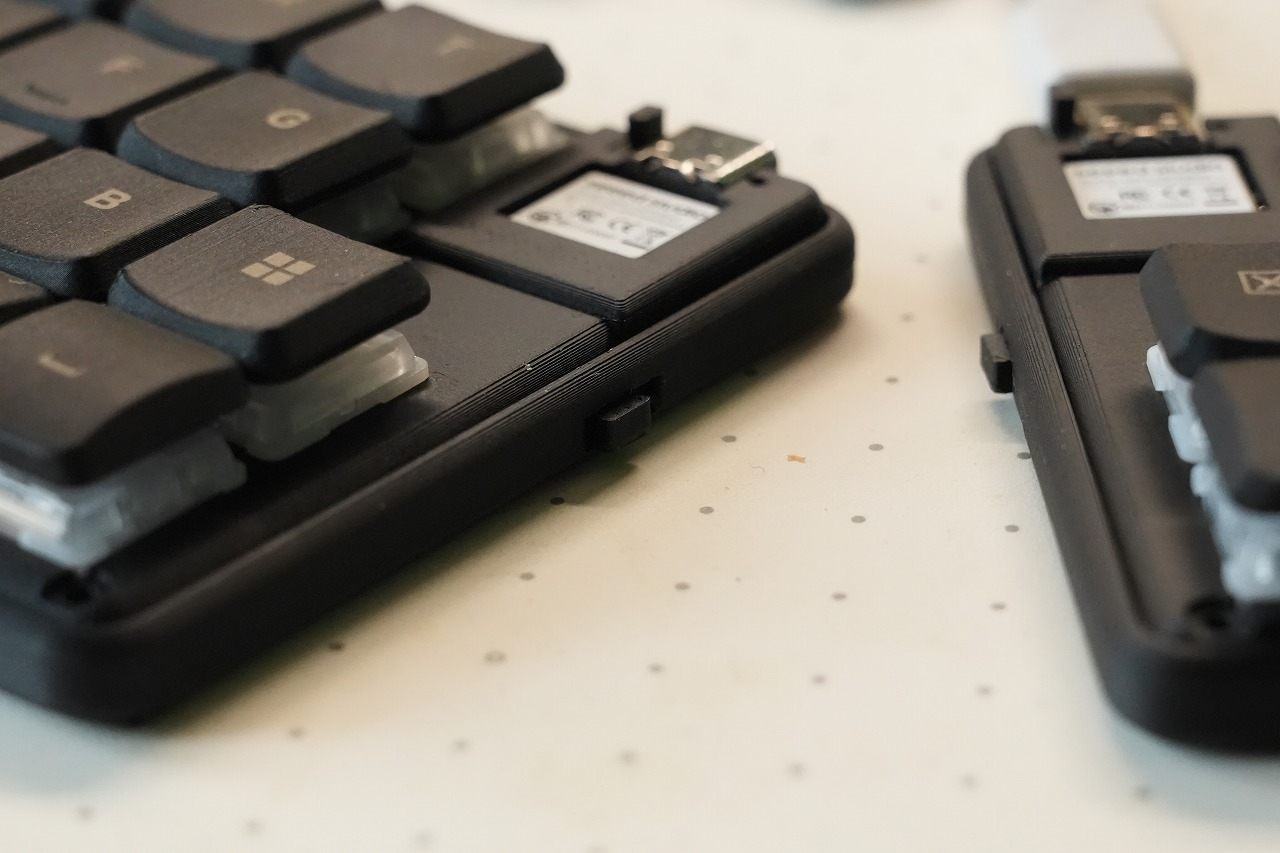 電源スイッチのONとOFFの方向